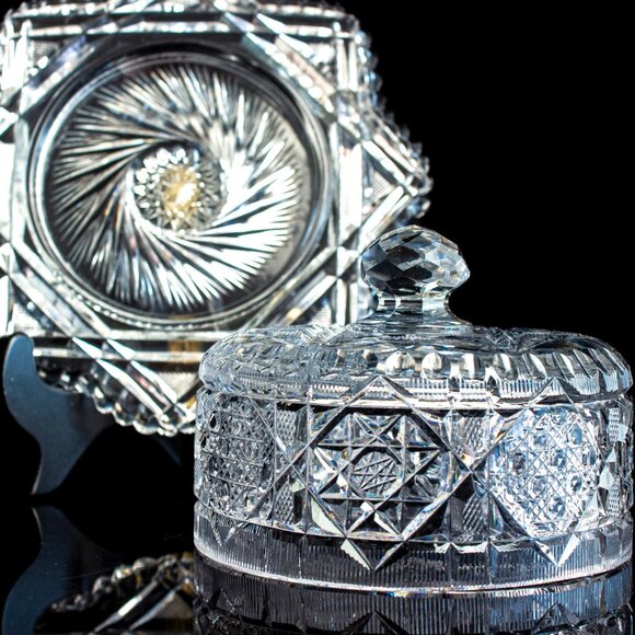 Vintage Crystal Butter Dish With Lid & Intricate Starburst Pattern - Picture 3 of 10